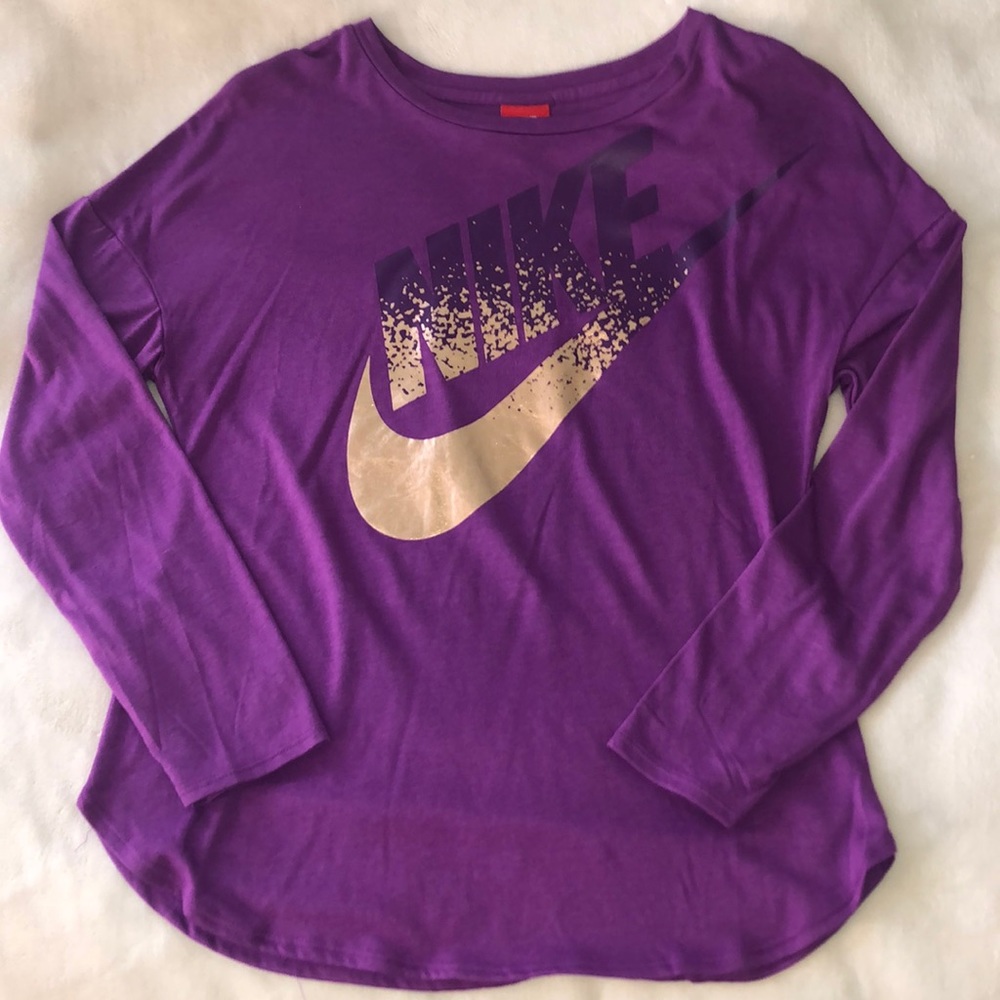 **BRAND NEW** Nike Swoosh Long Sleeve